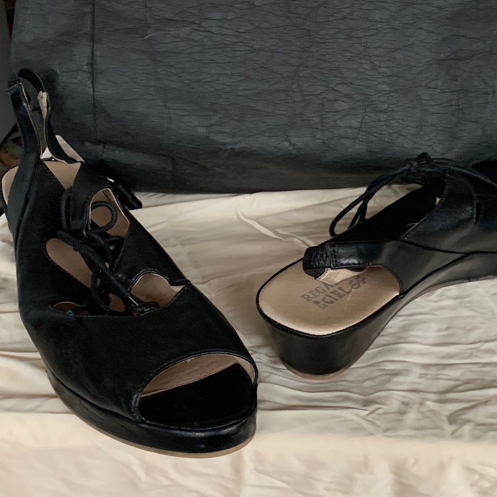 Regarde le Ciel.  Size 40. Black and incredibly soft leather
